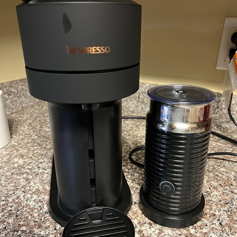 Nespresso Vertuo - Picture 1 of 4
